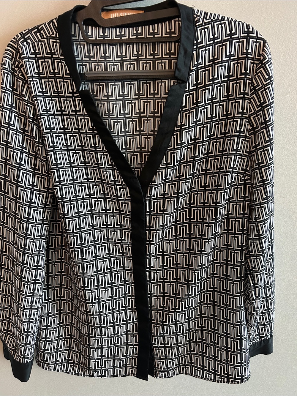 Ellen Tracy Black and White Geometric V-Neck Blouse